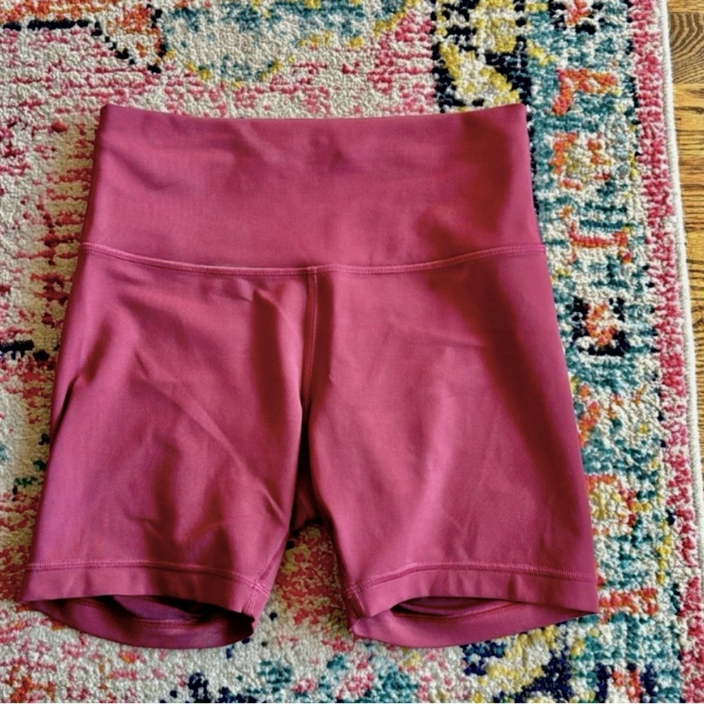 Lululemon Chianti 6” Wunder Shorts size 8